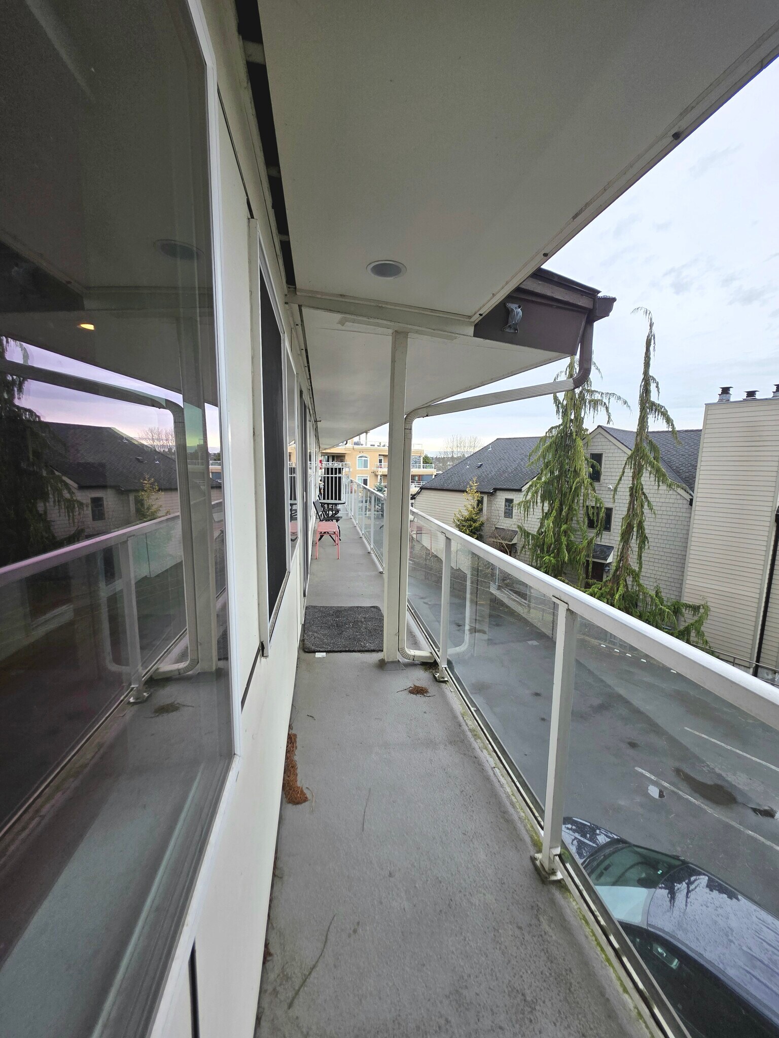 Building Photo - 2012 Thorndyke Ave W