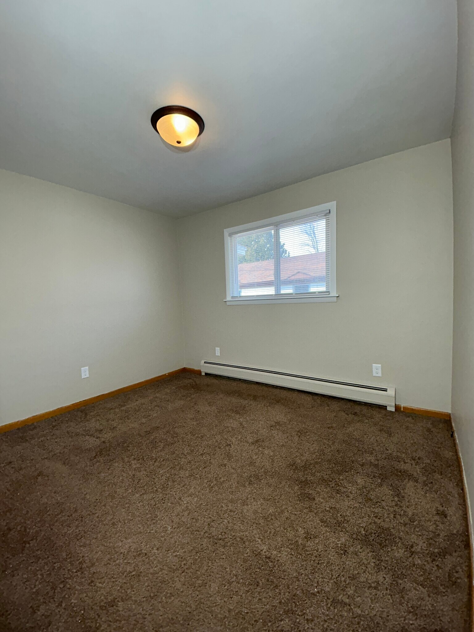 Building Photo - 400 Rainbow Dr