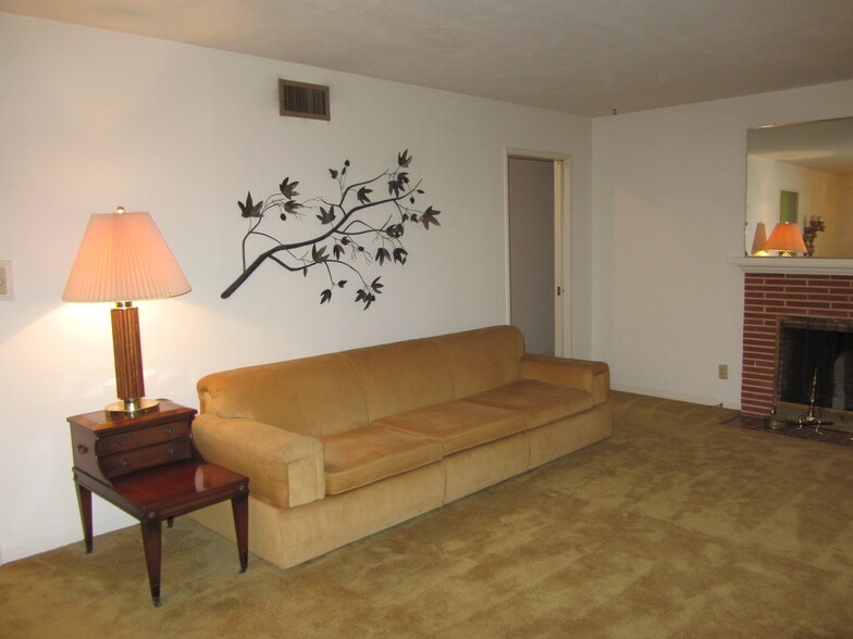 Building Photo - 1220 W Mendocino Ave