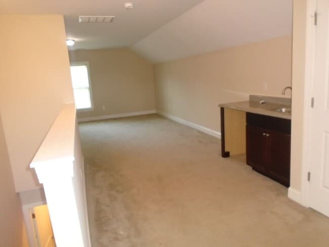 Building Photo - Stunning 5-Bedroom, 3.5-Bath Home with Bon...