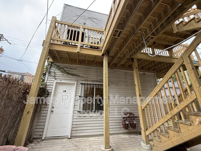 Building Photo - 2213 W Washington Blvd