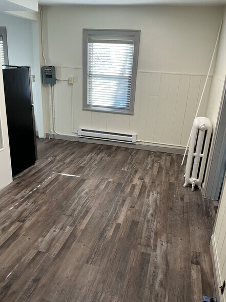 Building Photo - 1826 E 8th St