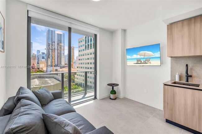 Building Photo - 121 NE 5th St