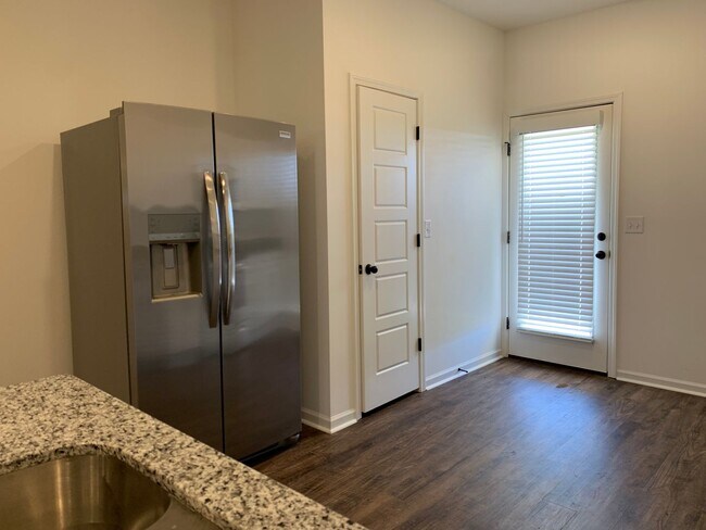 Building Photo - COMING SOON: Newer build in Duenweg!!   3bd/2ba with one car garage. Large primary bedroom with t...