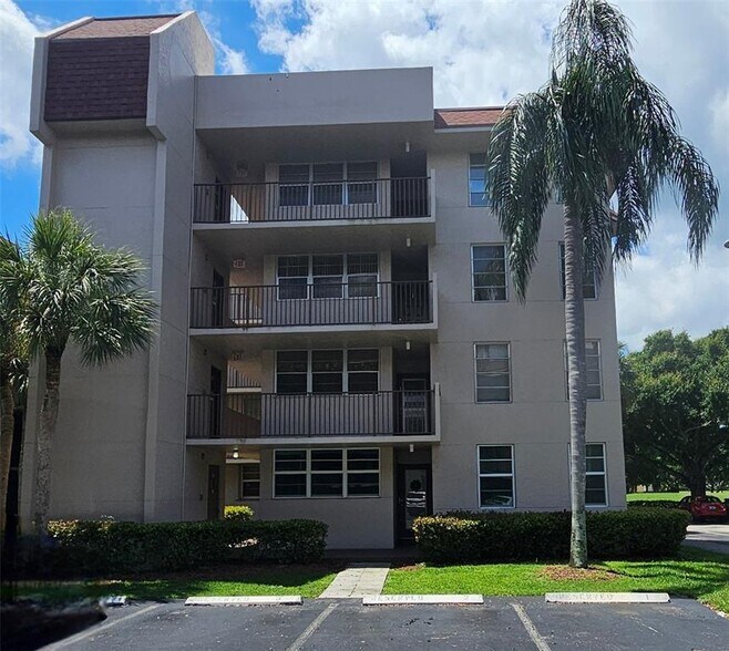 Building Photo - 9520 Seagrape Dr