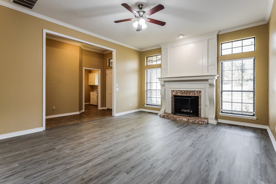 Building Photo - 2700 Shady Tree Ln