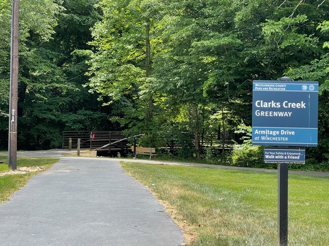 Building Photo - 3811 Armitage Dr