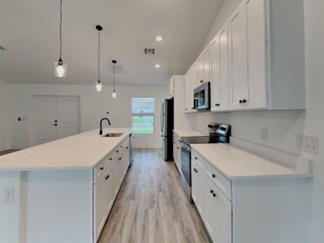 Building Photo - 220 Ne-31 Ter