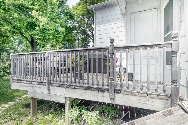 Building Photo - 1305 E Dayton St