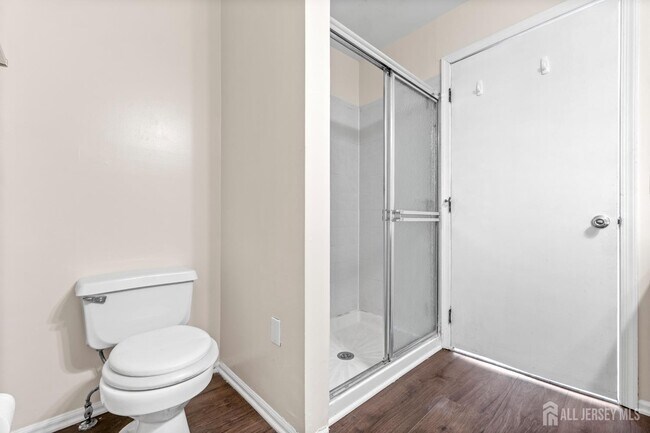 Building Photo - 421 Plymouth Rd