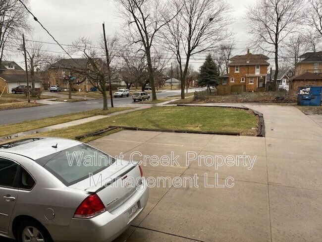 Building Photo - 2105 E 31st St