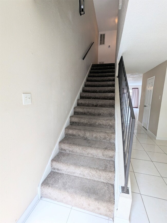 Building Photo - 15516 Weldon Dr