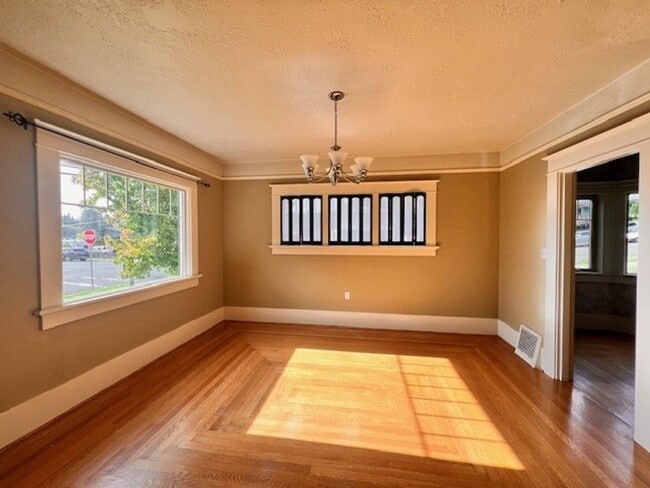 Building Photo - 1416