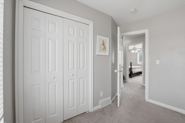 Building Photo - Gorgeous Lehi Home