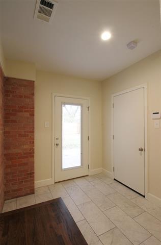 Building Photo - 717 Greenleaf Dr