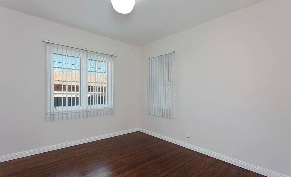 Building Photo - 2001 Linda Rosa Ct