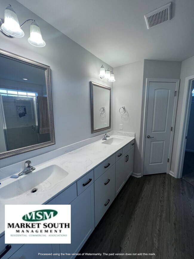 Building Photo - **RENT SPECIAL- $500.00 OFF 1ST MONTH'S RE...