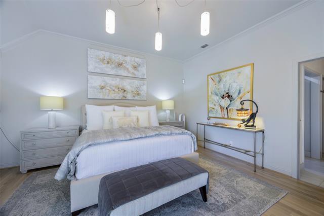 Building Photo - 5913 Hempstead Dr