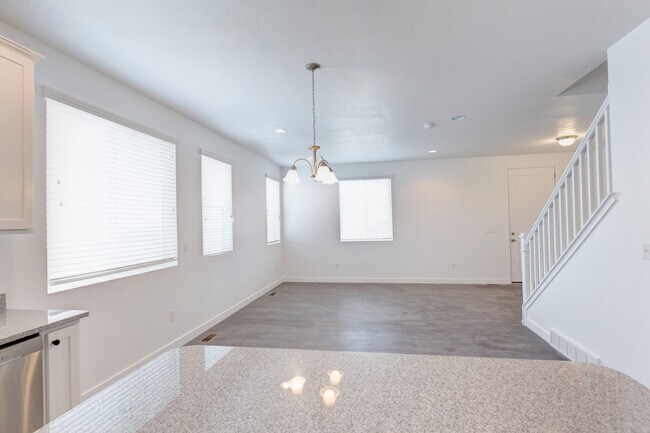 living room - 3011 South Red Pine Drive