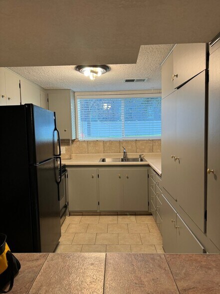 Building Photo - 1744 E Lahar Dr