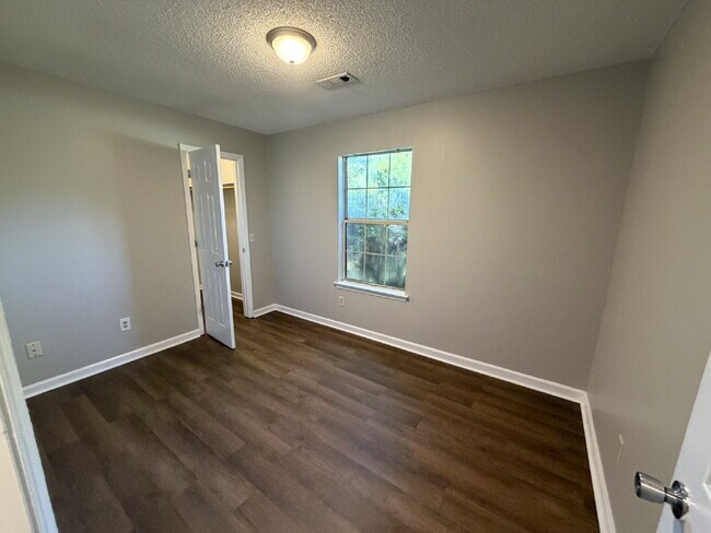 Building Photo - Home For Rent