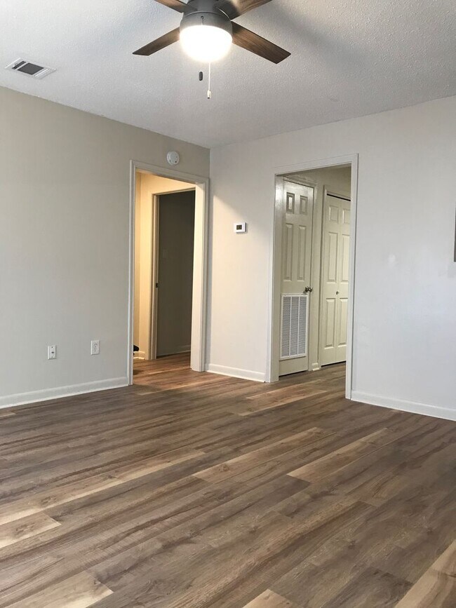 Building Photo - 208 Cantal Dr