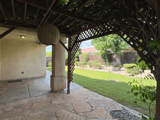 Building Photo - Northwest Bakersfield