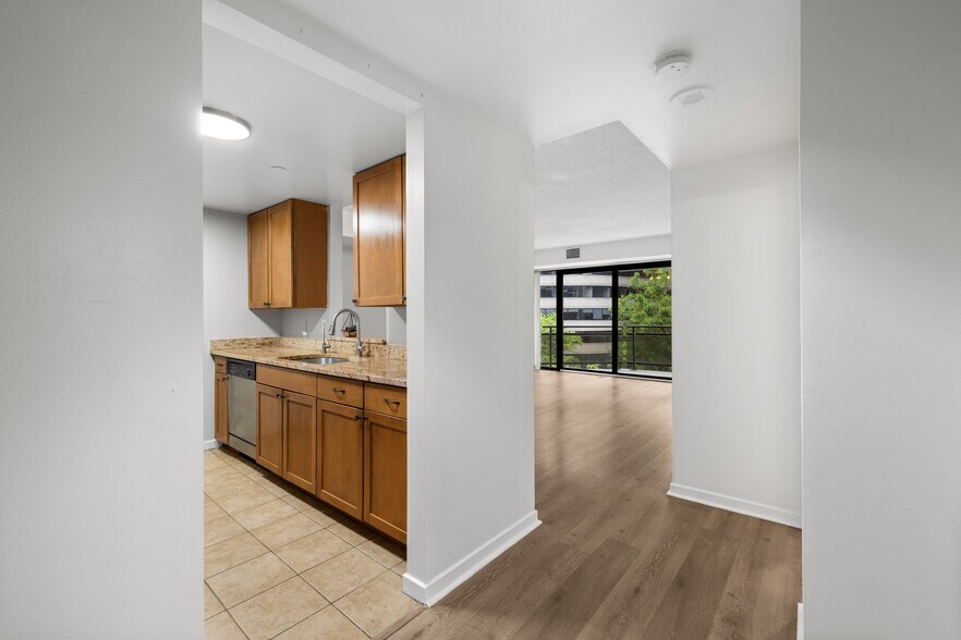 Building Photo - 1530 Key Blvd