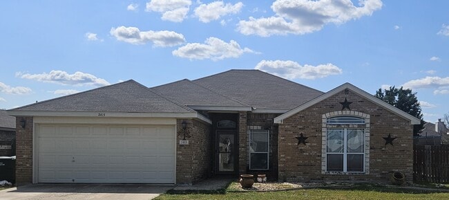 Building Photo - 2415 Merle Dr