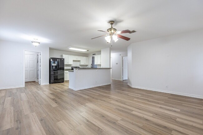 Building Photo - 228 Sophia Cir