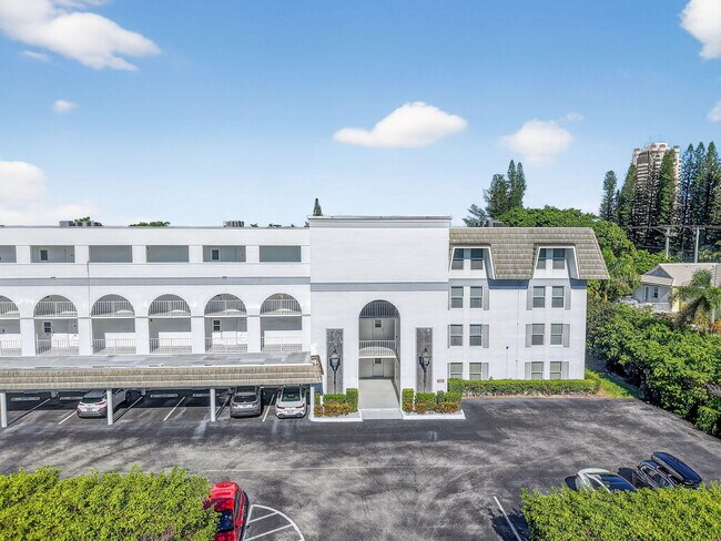 Building Photo - 800 E Camino Real