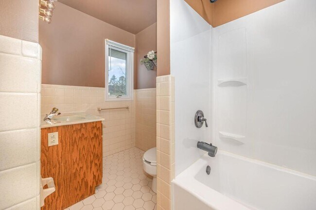 Building Photo - 411 Wagner Dr