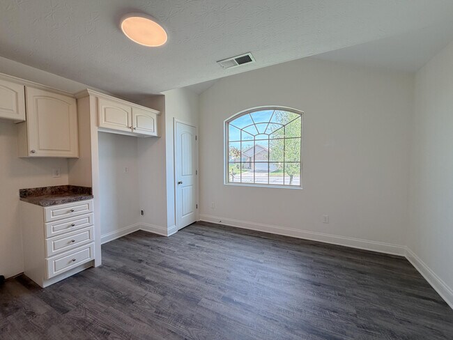 Building Photo - 1240 Orchard Dr