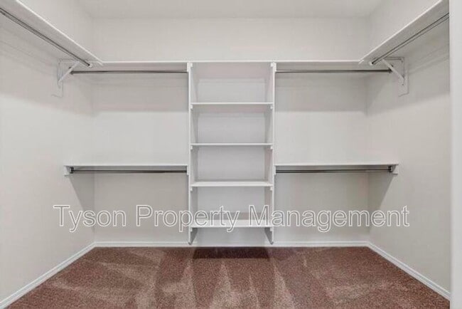 Building Photo - 247 Needle Ave SW