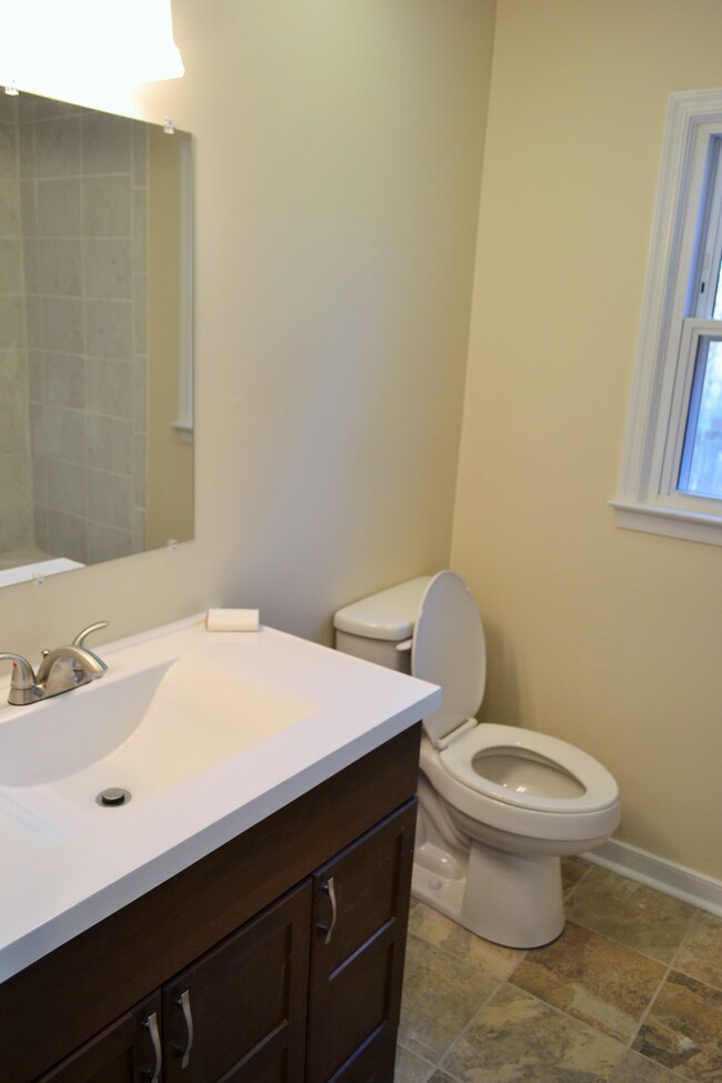 Building Photo - 11111 Long Branch Dr