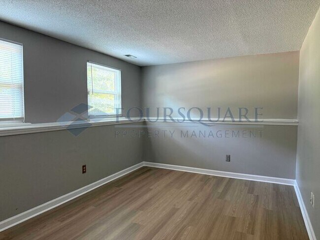 Building Photo - Cozy 4-Bed / 2-Bath Home with Main-Level Bedrooms, Large Backyard & Corner Lot , Near Shelley Lake