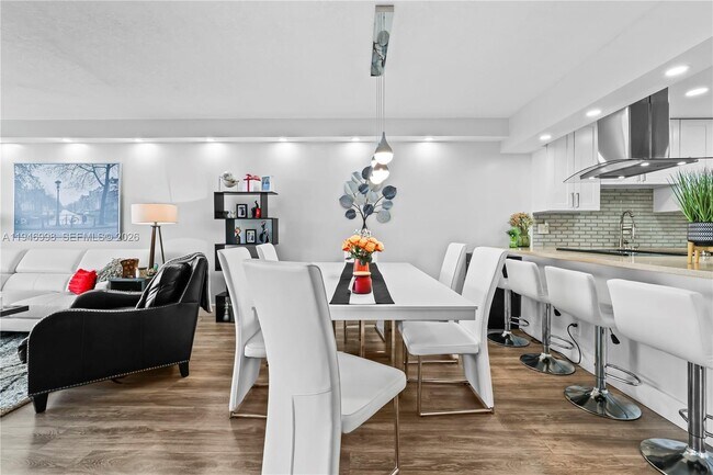 Building Photo - 2661 S Course Dr