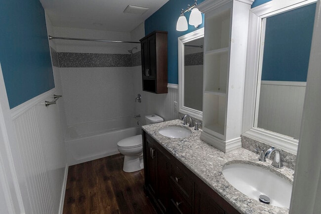 Building Photo - 4500 W Bridgewood Dr