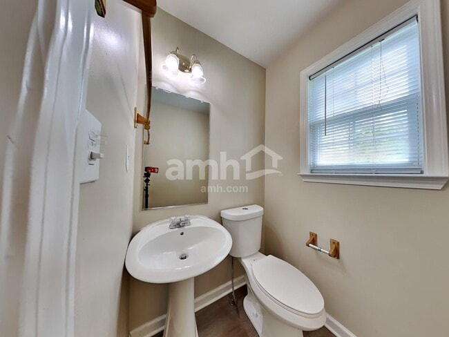 Building Photo - 2502 Euclid Dr
