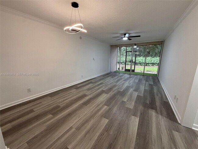 Building Photo - 9440 Live Oak Pl