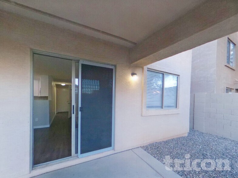 Building Photo - 12922 W Fleetwood Ln