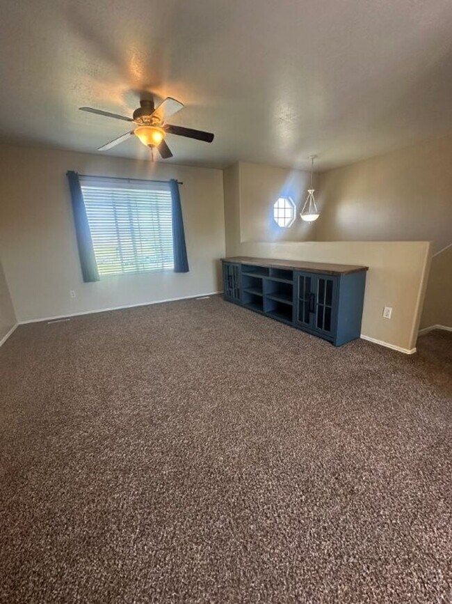 Building Photo - We Buy Christmas! $1000 Amazon Gift Card + Free Rent! 5 Bed 2 Bath Home in Syracuse