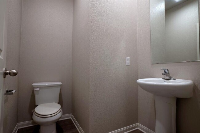 Building Photo - 212 Star Spangled Dr