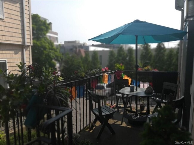 Building Photo - 110 S Broadway