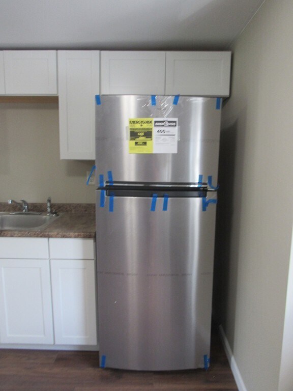 Building Photo - 27 Maple St