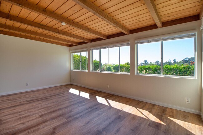 Building Photo - 250 Gloxina St