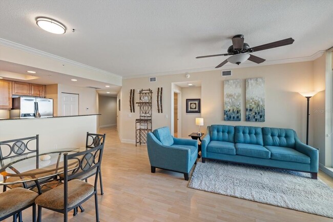 Building Photo - 800 N Tamiami Trl