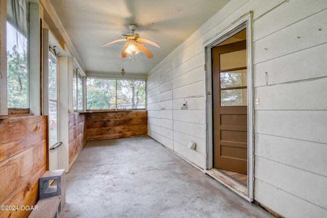 Building Photo - 2404 Iron Gates Rd