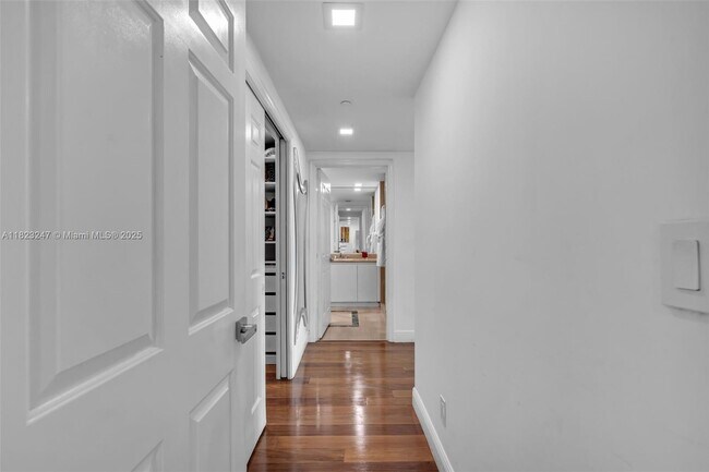 Building Photo - 1643 Brickell Ave