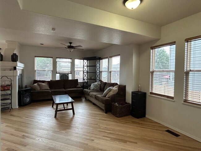 Building Photo - 7368 Prythania Park Dr